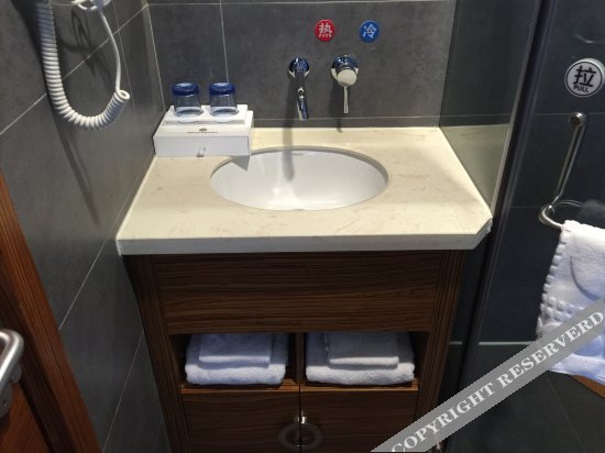 Чжанъе: Ruina Hotel