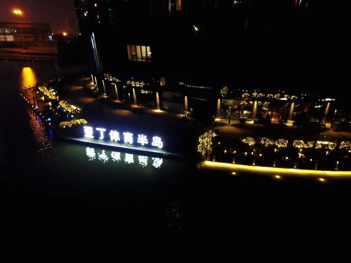 Лоян: Yading Peninsula Hotel
