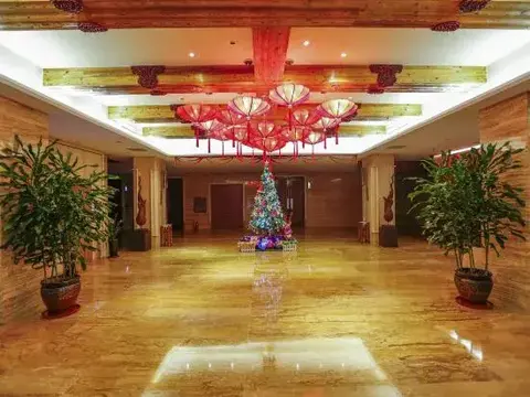 Даньдун: Phoenix Mountain Hotel