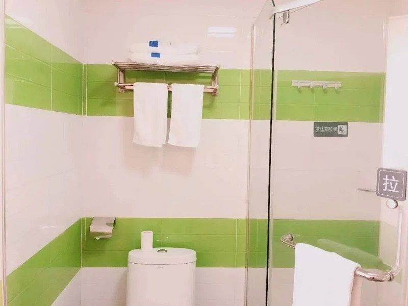Йиян: 7 Days Inn (Yiyang Anhua Luoma Square)
