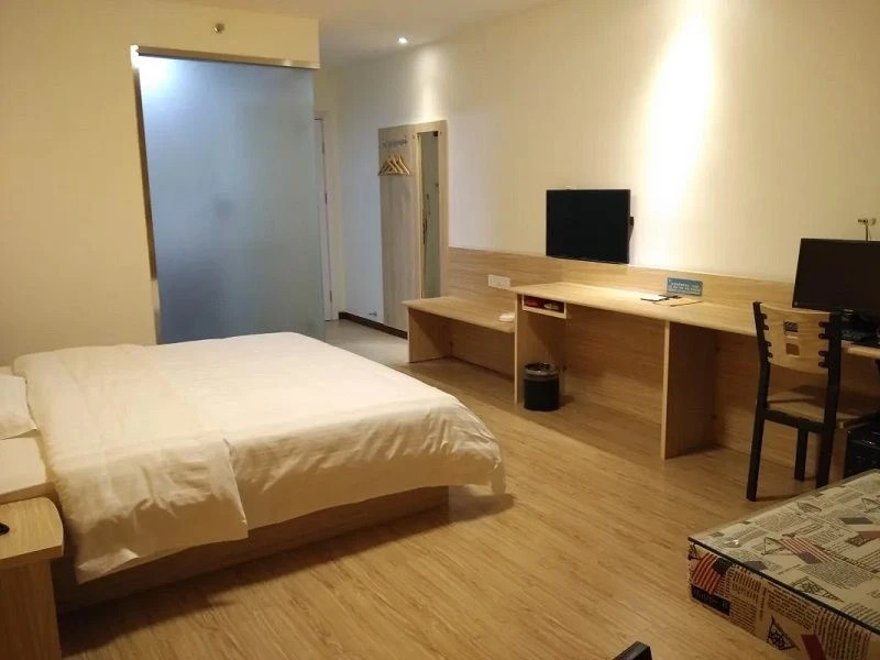 Йиян: 7 Days Inn (Yiyang Anhua Luoma Square)