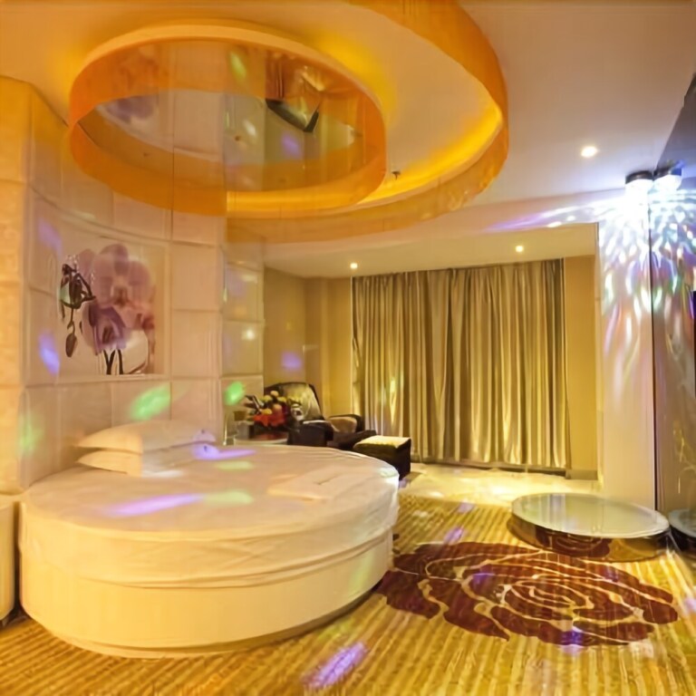 Джиангме: Jiangmen Charming Hotel