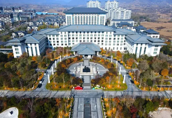 Баодин: Holiday Inn Wuyuan Huazhong