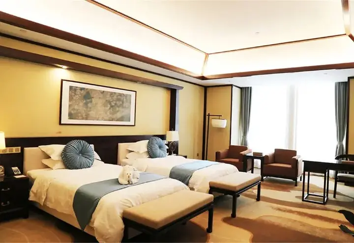 Баодин: Holiday Inn Wuyuan Huazhong