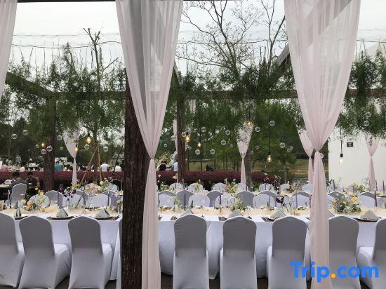 Цзиньюань: Yingde Jiqingli Xianhu · Yiluan Fenglu Hot Spring Resort Hotel