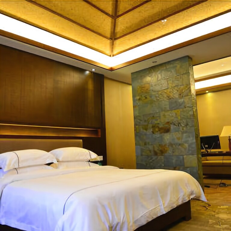 Yazhi Collection Hotel — фото 1