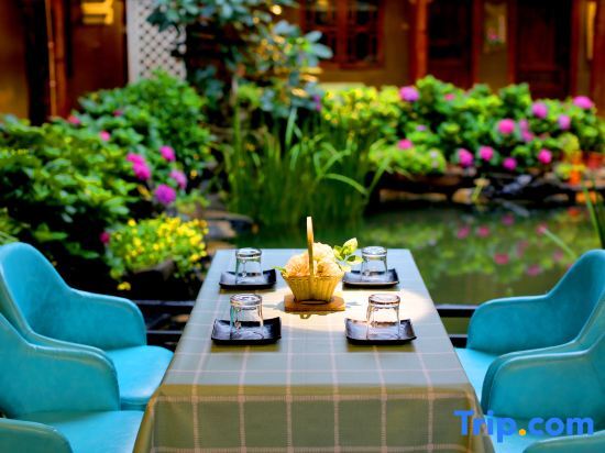 Пучжэхэй: Tung lei small courtyard home