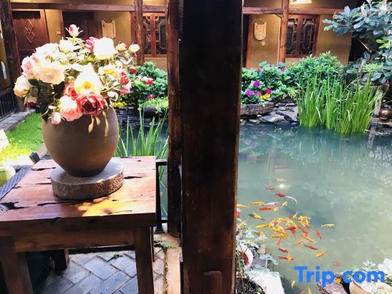 Пучжэхэй: Tung lei small courtyard home