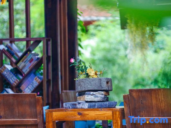 Пучжэхэй: Tung lei small courtyard home