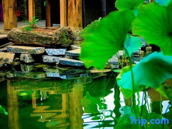 Пучжэхэй: Tung lei small courtyard home