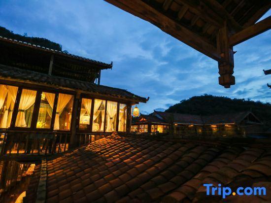Пучжэхэй: Tung lei small courtyard home