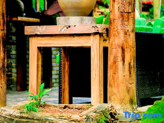 Пучжэхэй: Tung lei small courtyard home