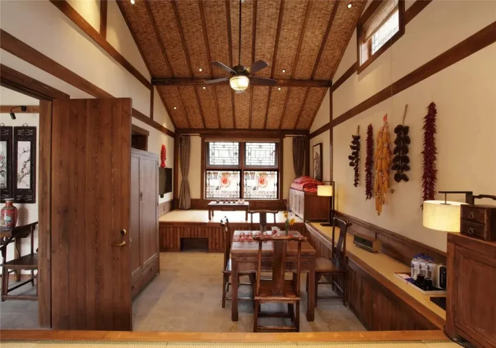 Байшань: Changbaishan Luneng Resort Timberwood Lodge