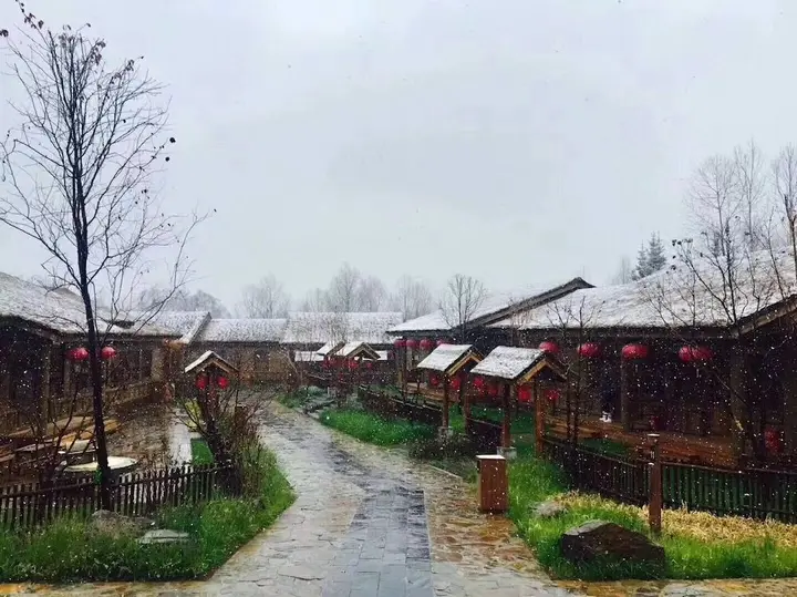 Байшань: Changbaishan Luneng Resort Timberwood Lodge