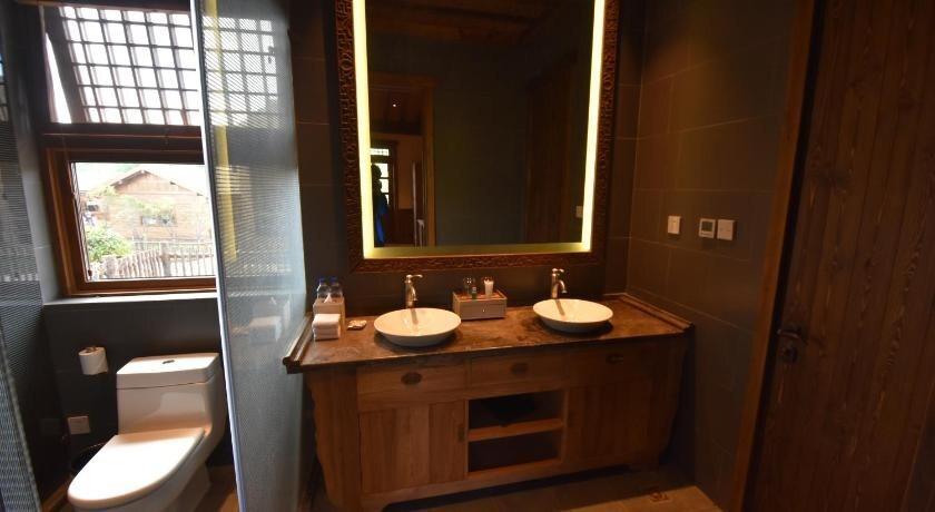 Байшань: Changbaishan Luneng Resort Timberwood Lodge