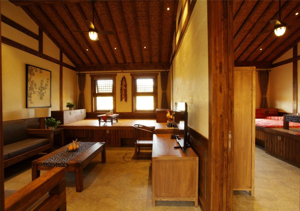 Байшань: Changbaishan Luneng Resort Timberwood Lodge