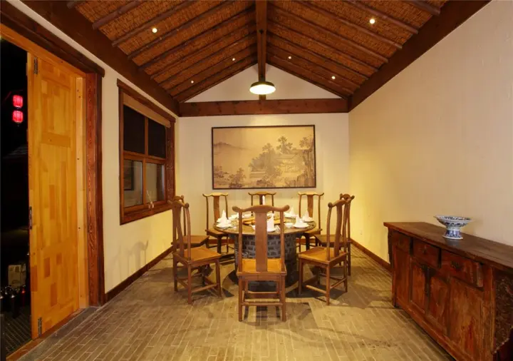 Байшань: Changbaishan Luneng Resort Timberwood Lodge