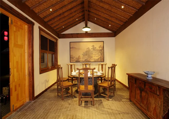 Байшань: Changbaishan Luneng Resort Timberwood Lodge