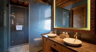 Байшань: Changbaishan Luneng Resort Timberwood Lodge