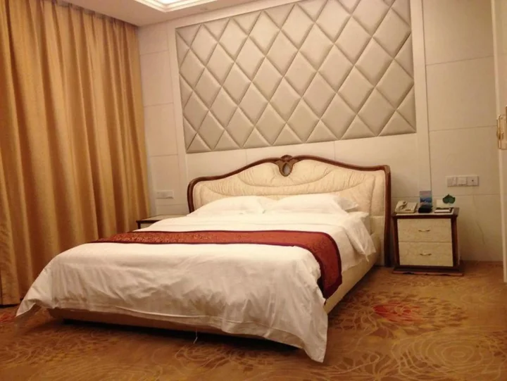 Джин-Чжоу: Zhong Yuan International Hotel