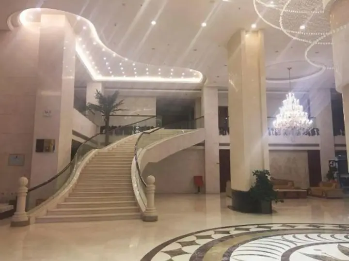 Джин-Чжоу: Zhong Yuan International Hotel