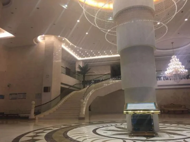 Джин-Чжоу: Zhong Yuan International Hotel
