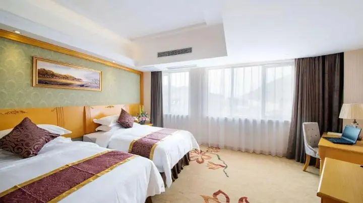 Гуйлинь: Vienna Hotel Guilin Wanfu Square Branch