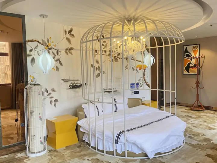 Цюйцзин: Royal Garden Holiday Theme Hotel