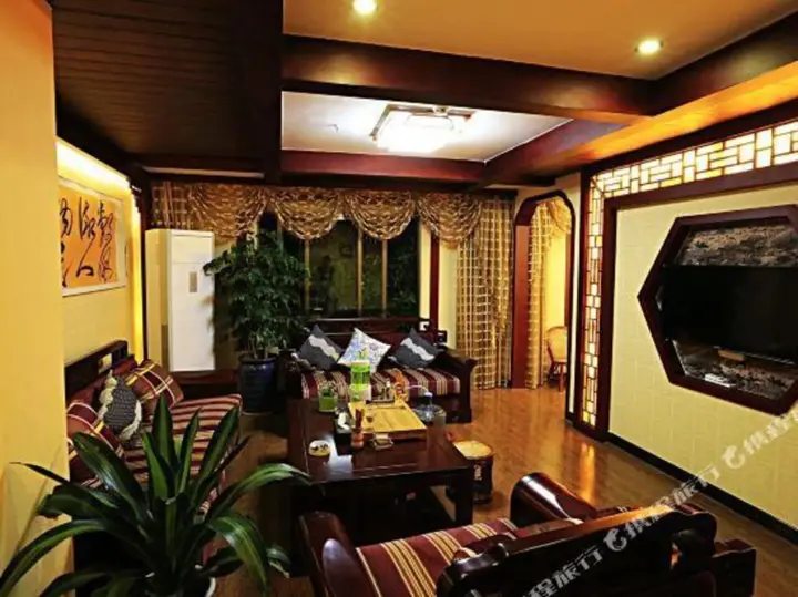 Цюйцзин: Royal Garden Holiday Theme Hotel
