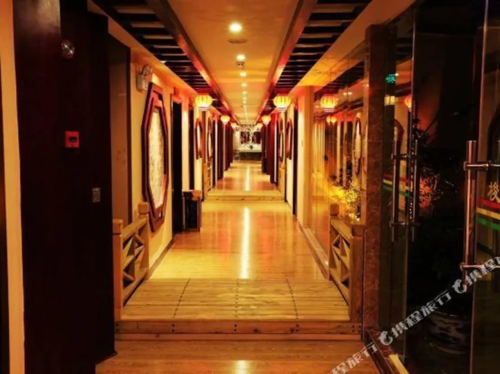 Цюйцзин: Royal Garden Holiday Theme Hotel