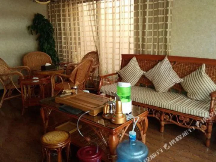 Цюйцзин: Royal Garden Holiday Theme Hotel