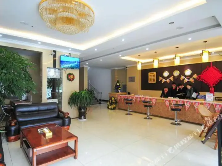 Цюйцзин: Royal Garden Holiday Theme Hotel