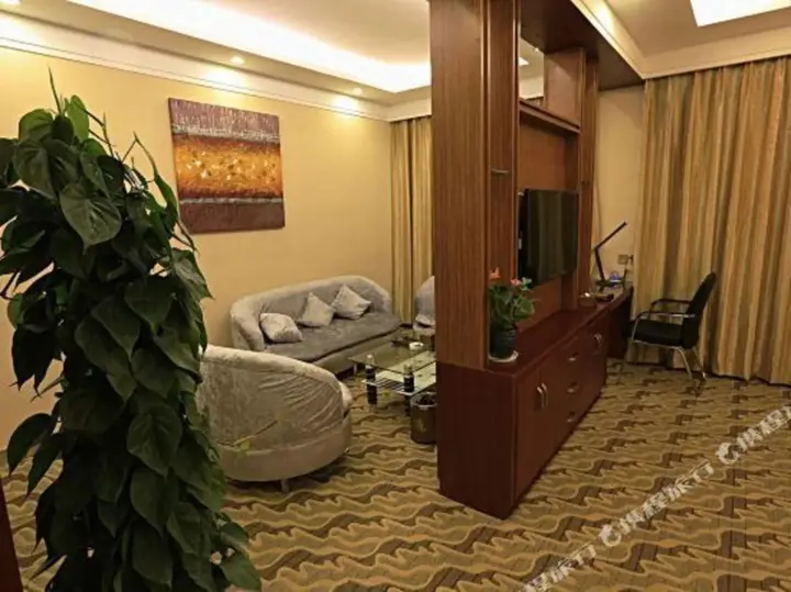 Цюйцзин: Royal Garden Holiday Theme Hotel