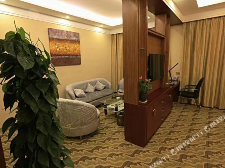 Цюйцзин: Royal Garden Holiday Theme Hotel