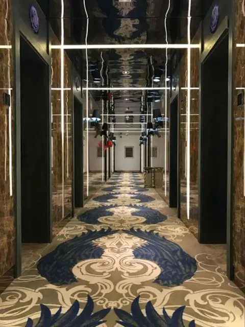 Цюйцзин: Royal Garden Holiday Theme Hotel