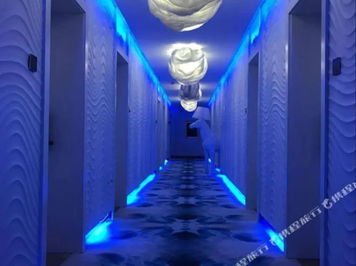Цюйцзин: Royal Garden Holiday Theme Hotel