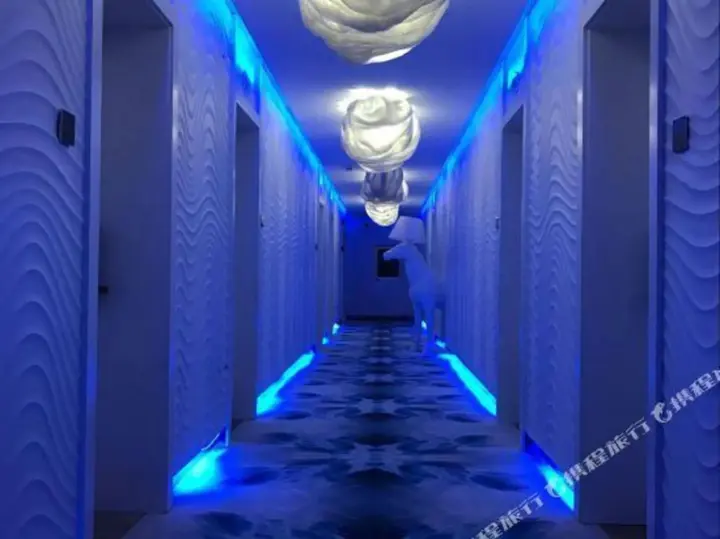 Цюйцзин: Royal Garden Holiday Theme Hotel