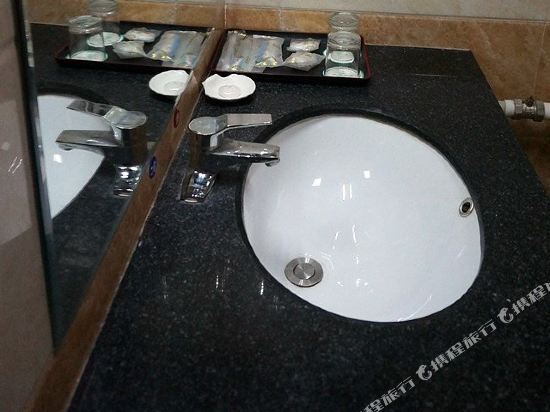 Лоян: Longyuan Business Hotel Yichuan