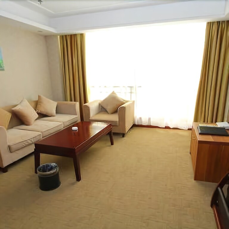 Цзинин: Heyun Holiday Hotel
