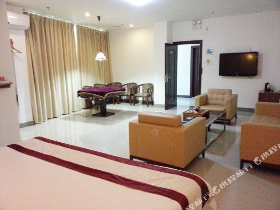 Чжаоцин: Longzhou Business Hotel Gaoyao Nan'an