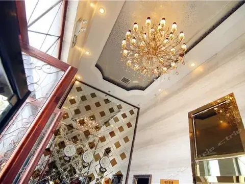 Синьсян: 新乡塞纳河温泉酒店