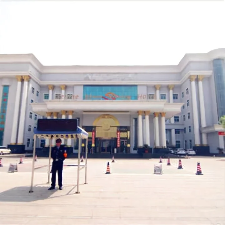 Синьсян: 新乡塞纳河温泉酒店
