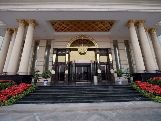 Синьсян: 新乡塞纳河温泉酒店