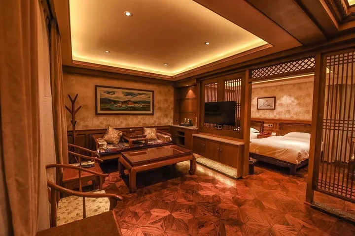 Шангри-Ла: Shangrila Nan Ka Ming Dian Inn