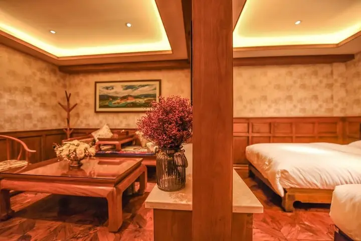 Шангри-Ла: Shangrila Nan Ka Ming Dian Inn