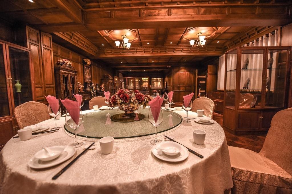 Шангри-Ла: Shangrila Nan Ka Ming Dian Inn