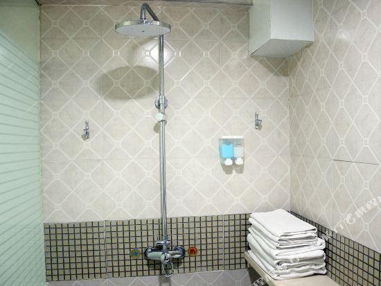 Шэньян: Home Inn Huayi Collection Hotel (724 Factory)