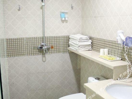 Шэньян: Home Inn Huayi Collection Hotel (724 Factory)