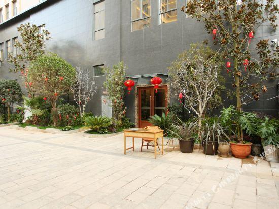 Цюйцзин: Longsheng Hotel