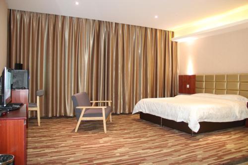 Вэйнань: Longyue Hotel Huayin